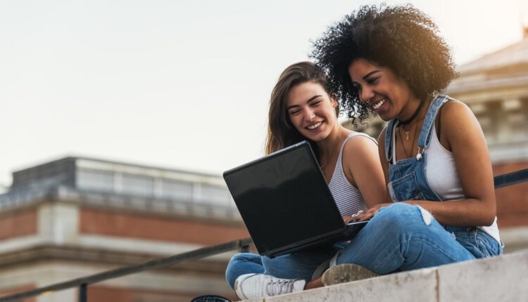 ENGLISH FOR MEDIA LITERACY